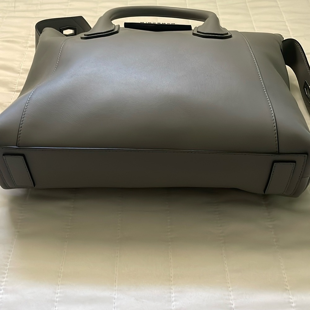 🆕 GIVENCHY Soft Calfskin Small Soft Antigon in Pearl Grey - Picture 8 of 16